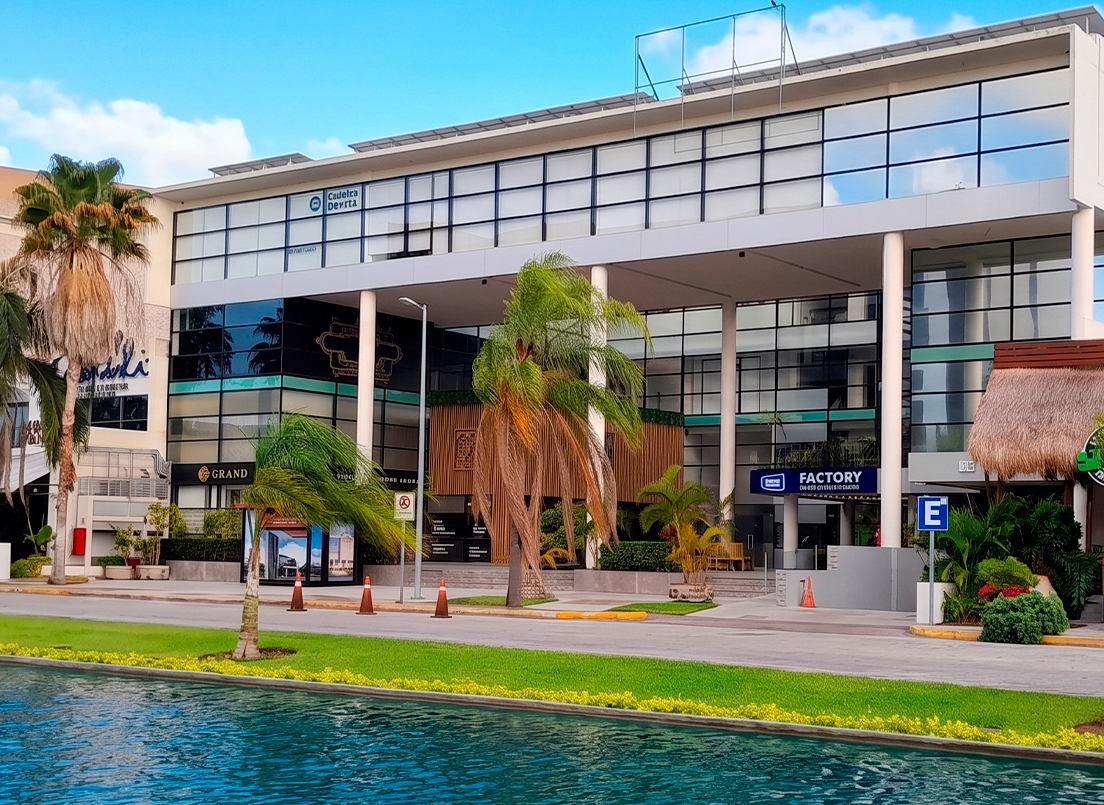 Vista exterior de las oficinas Sky Cumbres